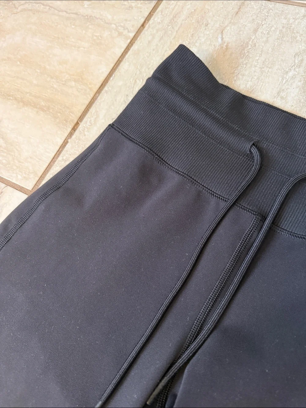 Vuori Daily Leggings Black High-Rise Drawstring - Picture 5 of 16